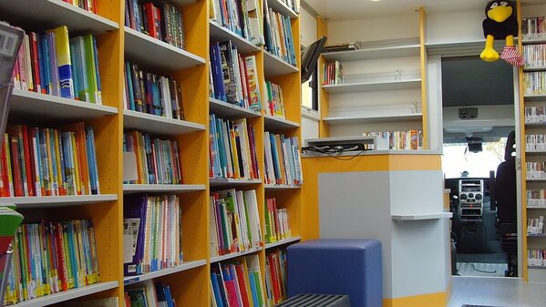 Fahrbibliothek von innen